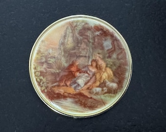 Vintage Fragonard-stil halsduksklämma för uppvaktningspar, stor rund halsdukshållare, romantisk kärlekshistoria guldfärgad kant vintage halsdukstillbehör