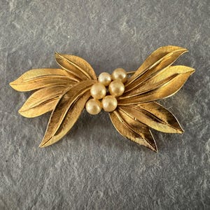 Trifari brooch - Etsy 日本