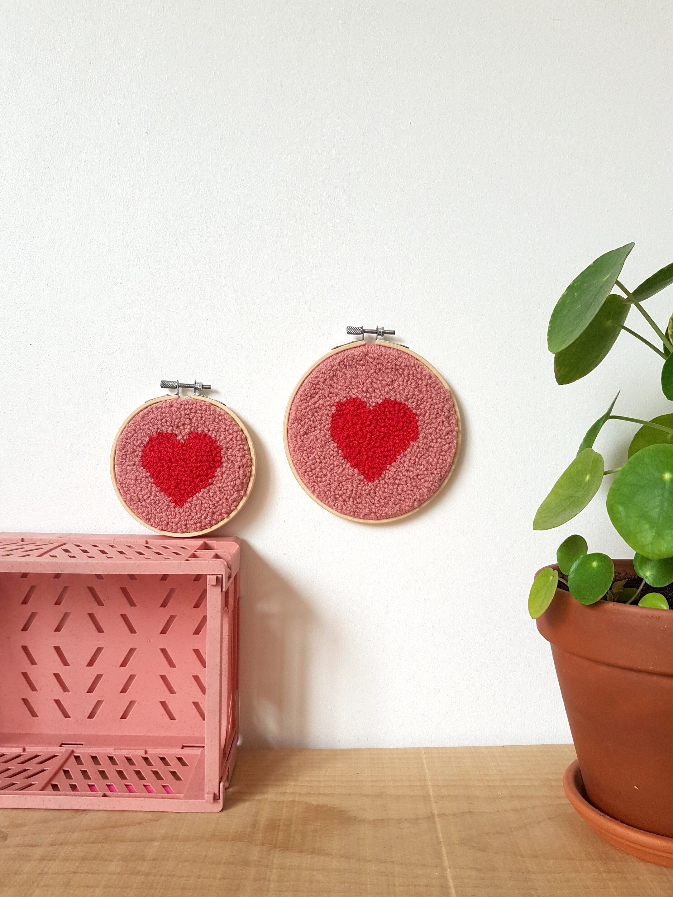 Tambour Coeur Brodé en Punch Needle, Décoration Murale à Suspendre Au Mur ou Poser