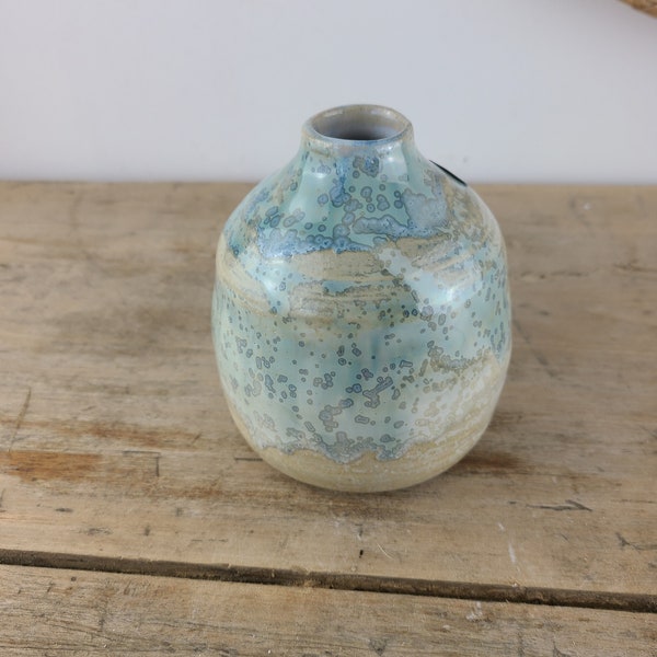 Vase en céramique vert d'eau et blanc cristallisé , création artisanale  pour votre décoration intérieur