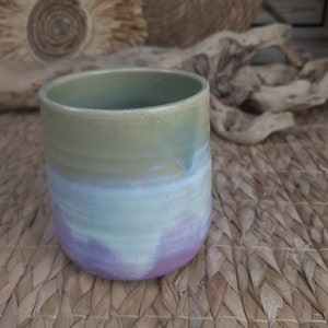 Tasse sans anse/gobelet en grès émaillé blanc, turquoise et rose pour vos boissons chaudes thé café ou chocolat chaud image 4