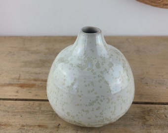 Vase en céramique blanc cristallisé , création artisanale  pour votre décoration intérieur