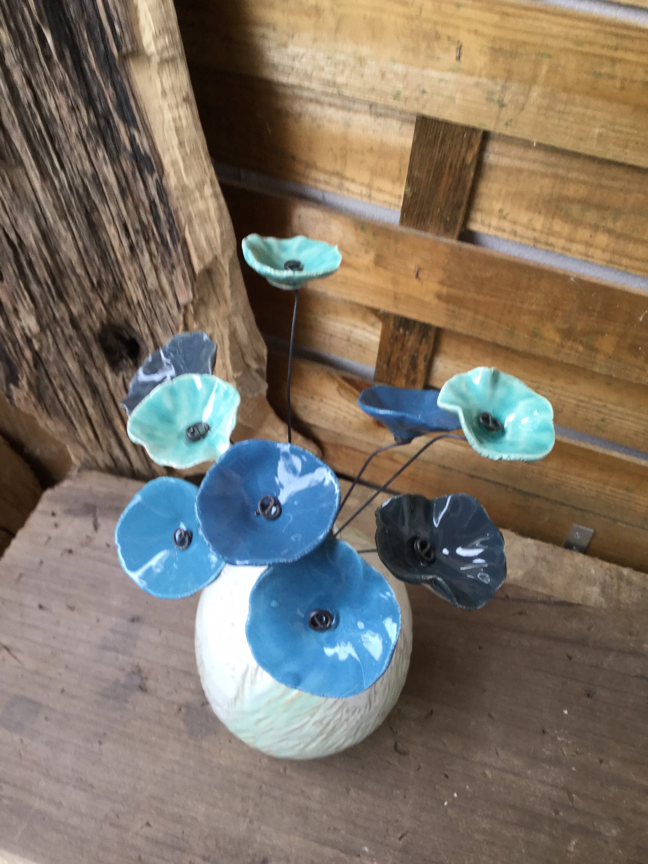 9 Petites Fleurs Nuances de Bleus et Celadons en Ceramique sur Fil Fer