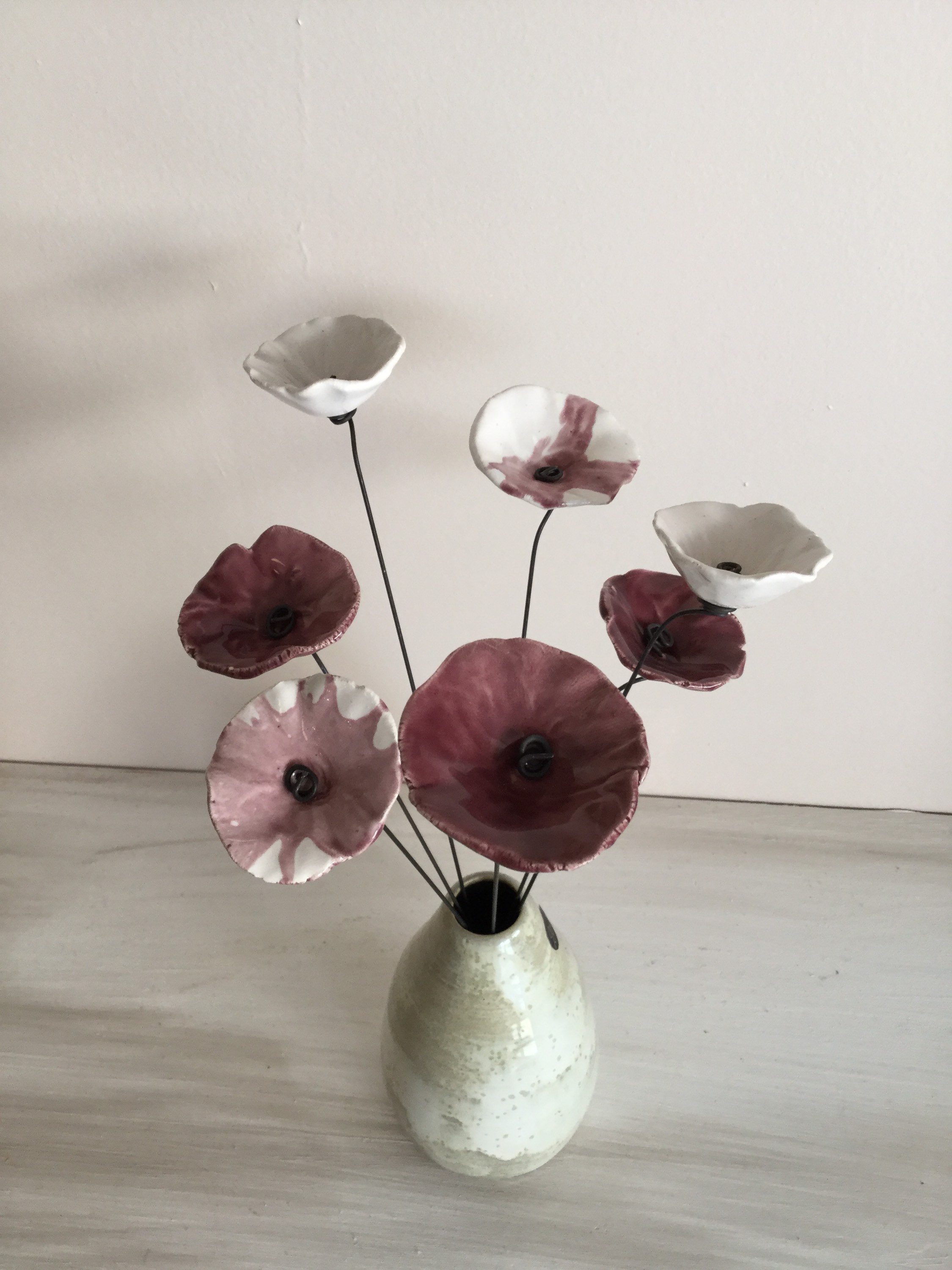 7 Petites Fleurs Marbrées Prunes-Blanches, Prunes et Blanches en Ceramique sur Fil de Fer