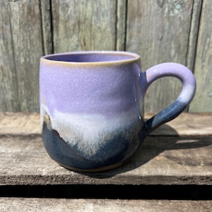 Mug, in enamelled stoneware, gray blue, white and pink for tea or coffee, handmade
