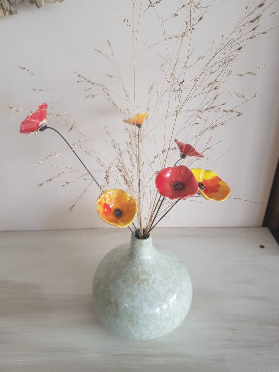 6 Petites Fleurs Rouges et Jaunes Orangées en Ceramique sur Fil de Fer