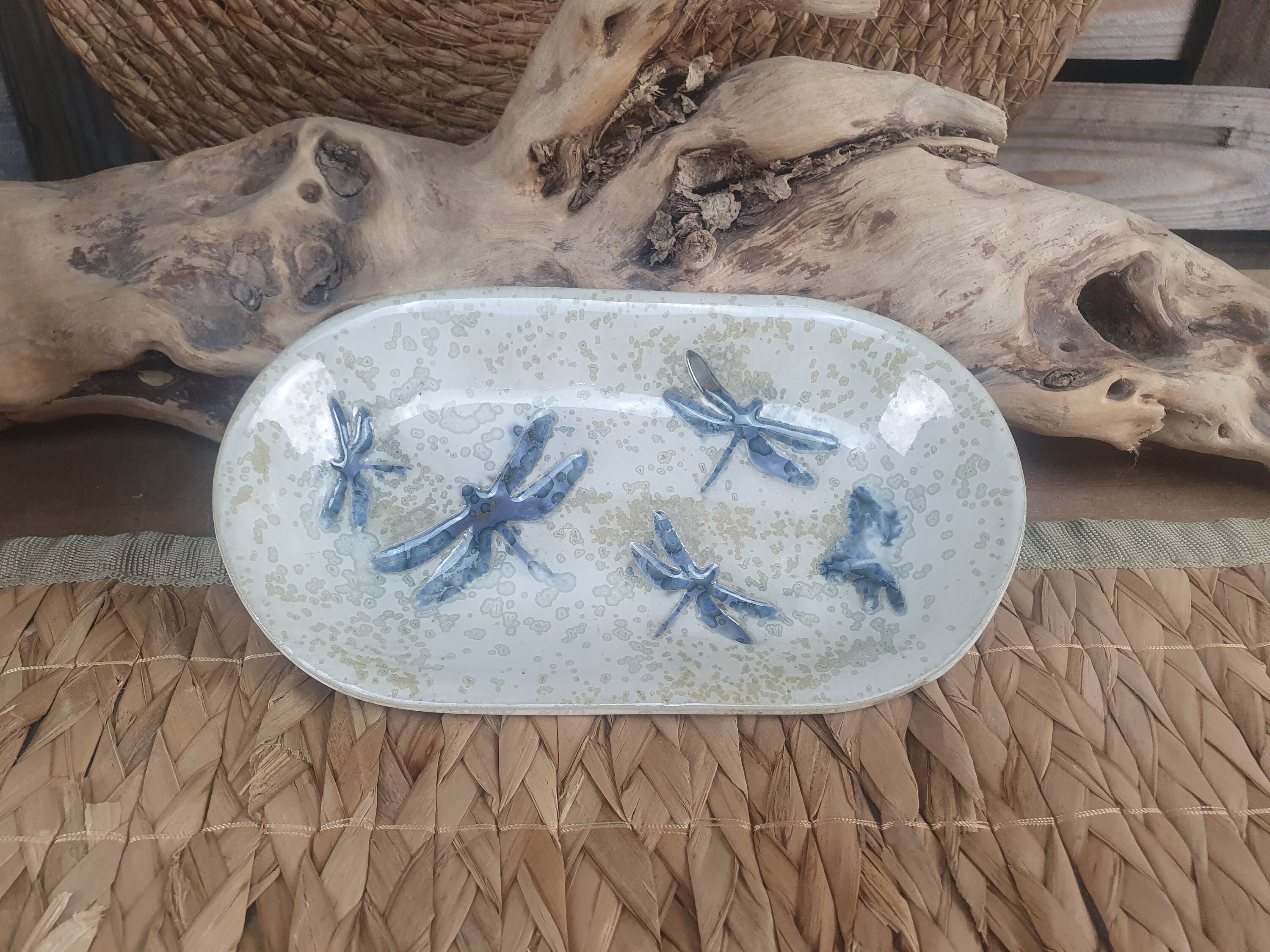 Petit Plat Ovale Creux , en Céramique Grès Émaillé, Blanc et Violet, Motif Libellules Pour Compléter