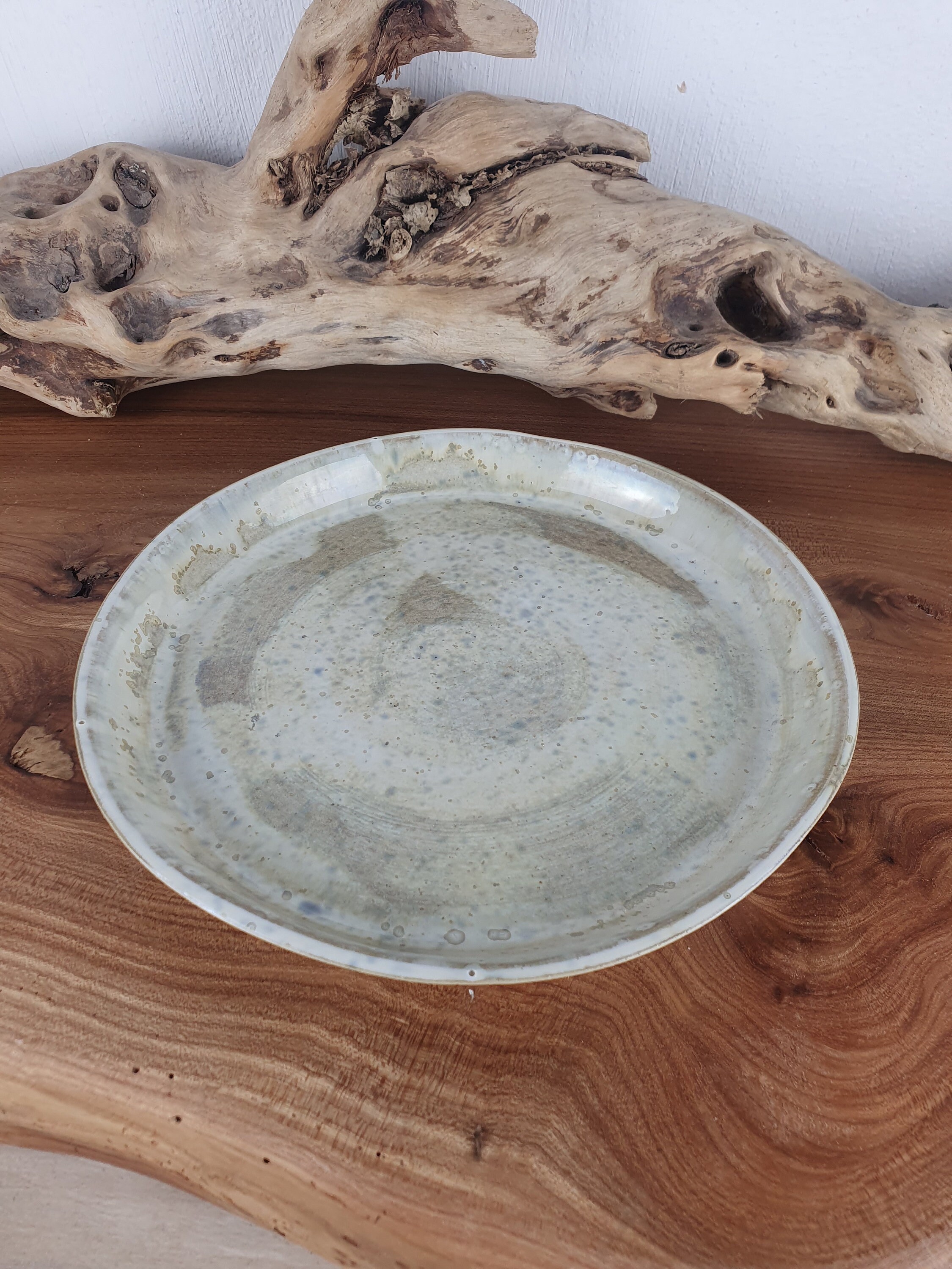 Assiette ou Plat Rond en Grès Émaillé, Blanche Beige Cristallisée, Artisanale Fait France