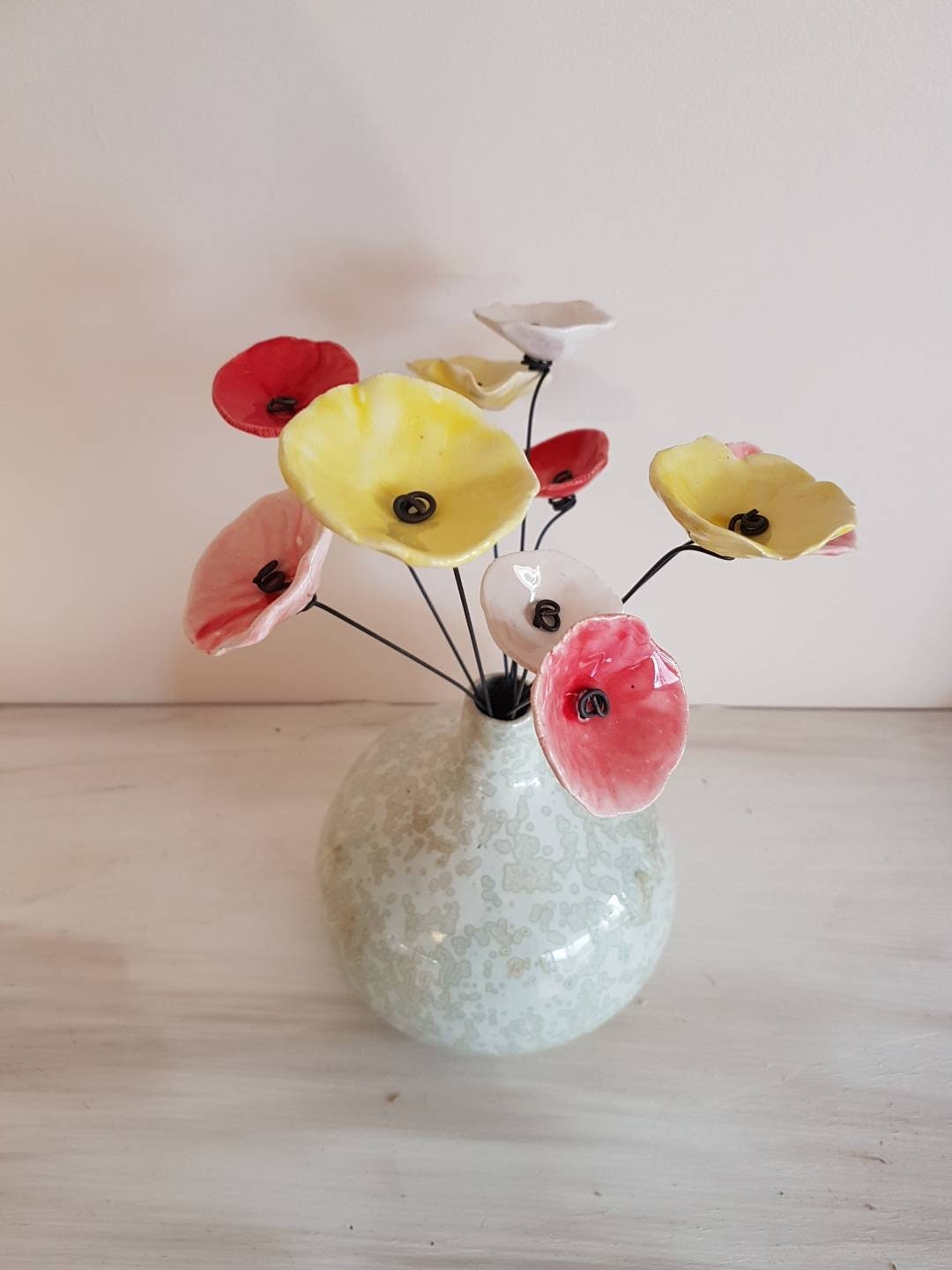 10 Petites Fleurs Jaunes-Blanches, Blanches, Rouges-Blanches et Rouges en Ceramique sur Fil de Fer