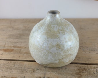 Vase en céramique blanc cristallisé , création artisanale  pour votre décoration intérieur