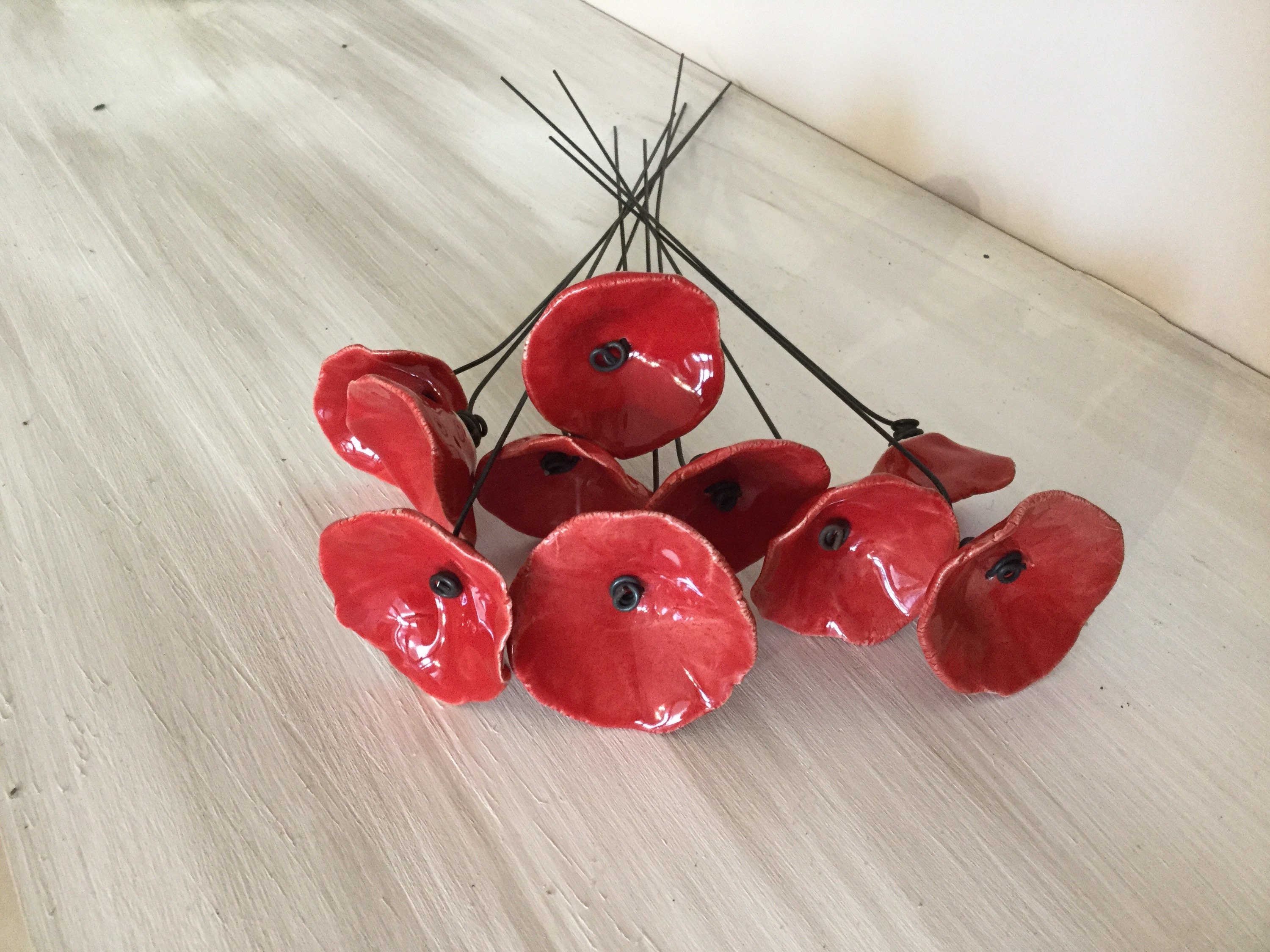 10 Petites Fleurs Rouges Coquelicots en Ceramique sur Fil de Fer