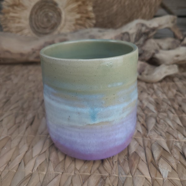 Tasse sans anse/gobelet en grès émaillé  blanc, turquoise et rose  pour vos boissons chaudes thé café ou chocolat chaud