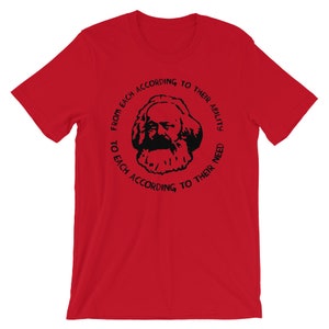 Da ciascuno secondo le loro capacità, a ciascuno in base alle loro esigenze - Karl Marx T-shirt