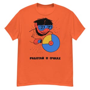 Tragen Sie Sicherheitsbrillen bei der Arbeit - Russisches Arbeitssicherheits-Propaganda-T-Shirt