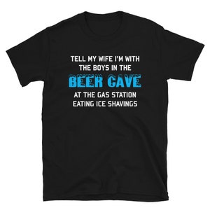 Tell My Wife I'm With The Boys In The Beer Cave - Zielgerichtetes Shirt Meme T-Shirt