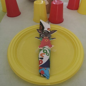 10 Segnaposto di cartoncino provvisti di nastrino per festa di compleanno a tema Bing