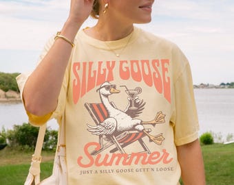 Silly Goose Summer Shirt, Retro Beachy Comfort Colors Tee, Funny Animal Humor T-Shirt