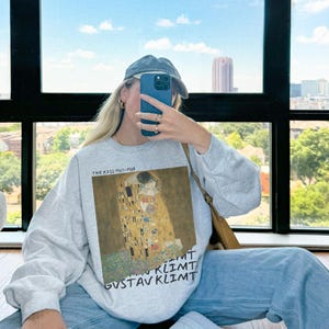 Gustav Klimt The Kiss Art Sweatshirt, Famous Artist Sweater, Vintage Dark Academia Crewneck Shirt