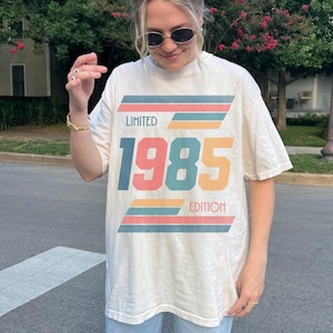 40th Birthday Retro Shirt, 1985 Birthday Gift, 40 Years Bday Number T-Shirt for Women / Men, Forties Graphic Tee For Wife Or Husband