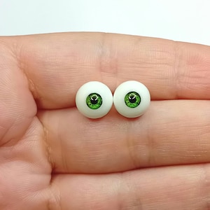 PAIR OF EYES resin glass 4mm. Green iris 1,8 mm. For dolls, miniatures, ornaments.