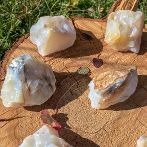 Raw White Opal Crystal / Common / October Birthstone / Purification / Crown Chakra / Stress / Calming / Sensitive / Emotional Body / Relax