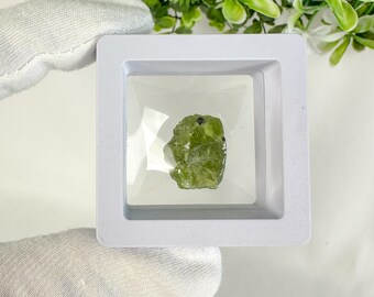天然オリビンペリドットクリスタル：パキスタン産宝石（21x8x7 mm