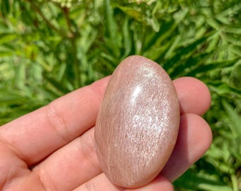 Peach Moonstone Palm Stone / Natural Handcarved Orange Crystal / Madagascar Palmstone / Love / Fertility / Hope / Protection / Synchronicity