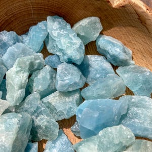 Raw Aquamarine Crystal / Rough Blue Beryl Stone / Natural Healing Gemstone / March Birthstone / Throat Chakra / Peace / Meditation / Calming