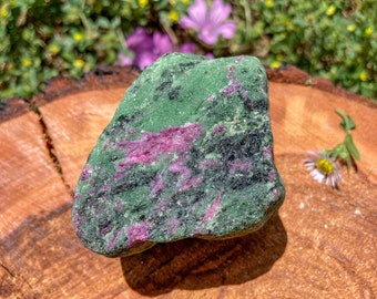 Surowy kamień rubinowy zoisyt / Surowy, autentyczny kryształ rubinu / Nieobrobiony minerał rubinowy / Naturalny rubin / Autentyczny kamień szlachetny anyolit / Kamień urodzinowy lipca