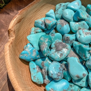 Tumbled Blue Turquoise Stone / Polished Untreated Natural Turquoise Crystal Gemstone / Throat Chakra / Third Eye Chakra / Blue Birthstone
