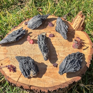 Raw Black Kyanite Crystal Blade / Rough Stone / Base Chakra / Protection / Remove Blockages / Negative Energy / Grounding / Powerful