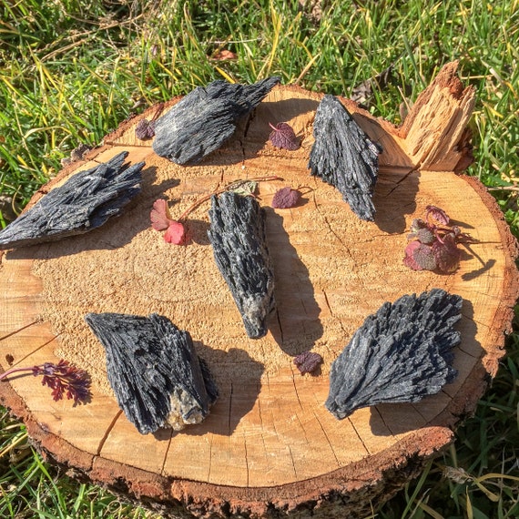Raw Black Kyanite Crystal Blade / Rough Stone / Base Chakra / Protection / Remove Blockages / Negative Energy / Grounding / Powerful