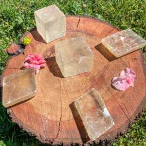 Calcita óptica en bruto / Calcita de miel cruda / Piedra de calcita amarilla / Claridad / Energía / Conectividad / Chakra del plexo solar / Cristal antiestrés