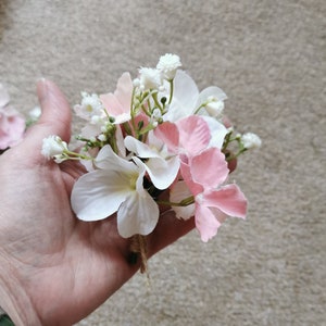 Hydrangea pink white corsage Groom rustic buttonhole Wedding guest floral pin Mother of bride groom brooch Babys breath magnet corsage