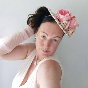 vintage look bridal hat fascinator of silk roses cotton lace Retro wedding bridal headpiece fascinator Ascot hat rose Ecru jute