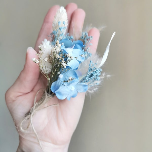 Hydrangea blue white corsage Groom rustic buttonhole Wedding guest floral pin Mother of bride groom brooch Babys breath magnet corsage