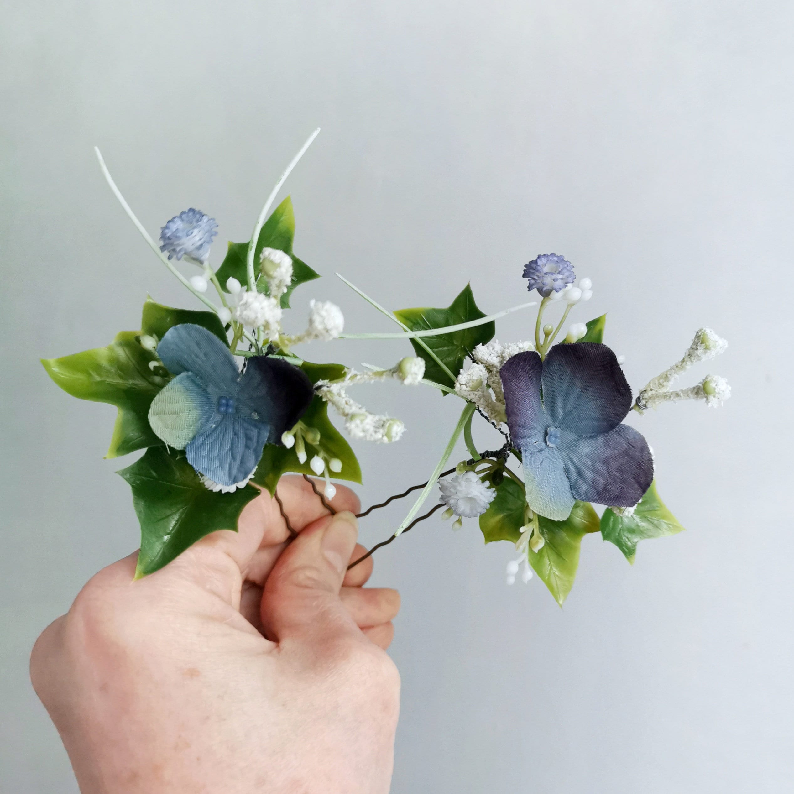 Pinza floral para el pelo con hortensia preservada - Trencadissa Art floral