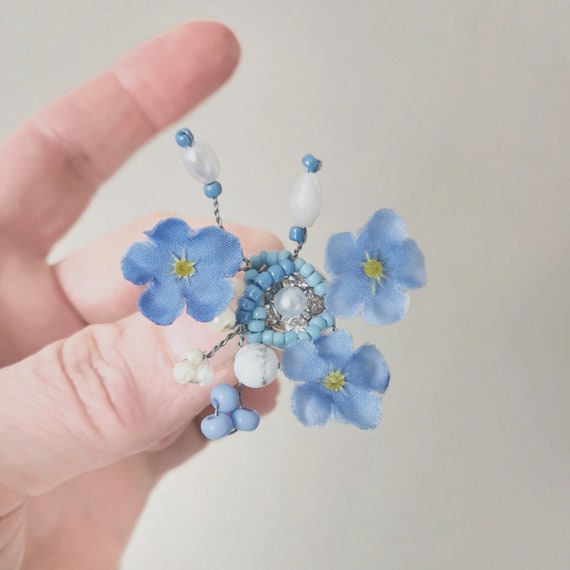 Forget me not hair bouquet Spiral hair clip with flowers Floral hair jewelry Bride hair accessory Flower girl dainty hair grip