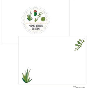 K&ouml;nnte beinhalten: Eine wei&szlig;e Karte mit einer gr&uuml;nen Sukkulenten-Pflanzenillustration auf der Vorderseite und einem Logo f&uuml;r Momo Design Garden auf der R&uuml;ckseite. Das Logo ist ein Kreis mit wei&szlig;em Hintergrund und einer gr&uuml;nen Sukkulenten-Pflanzenillustration im Inneren. Der Text "Momo Design Garden" ist in schwarzen Buchstaben unter der Illustration geschrieben.