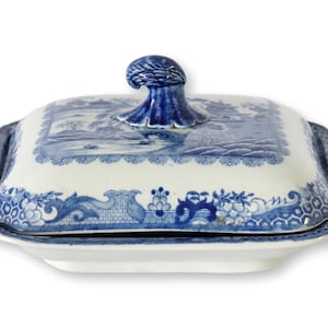 1820s English Pearlware Willow Tureen