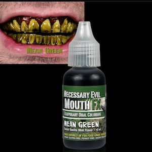 以下が含まれることがあります： 「Necessary Evil Mouth FX Temporary Oral Coloring Mean Green Sweet Vanilla Mint Flavor - 15 ml Made entirely of FDA food grade ingredients Vegan, Gluten-free, Peanut-free, Sugar-free」とラベル付けされた、緑色の液体の入った小さなボトル