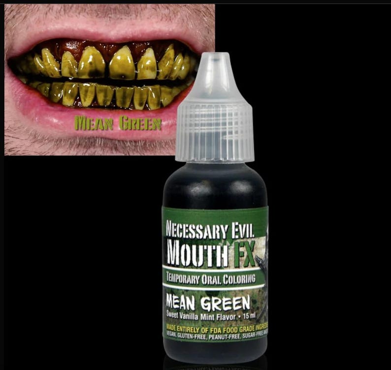 以下が含まれることがあります： 「Necessary Evil Mouth FX Temporary Oral Coloring Mean Green Sweet Vanilla Mint Flavor - 15 ml Made entirely of FDA food grade ingredients Vegan, Gluten-free, Peanut-free, Sugar-free」とラベル付けされた、緑色の液体の入った小さなボトル