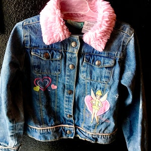 Disney Fairies Tinkerbell Girl’s Size 7 Jean Jacket, Child’s Denim Faux Fur Collar, Embroiled Tinker bell Coat
