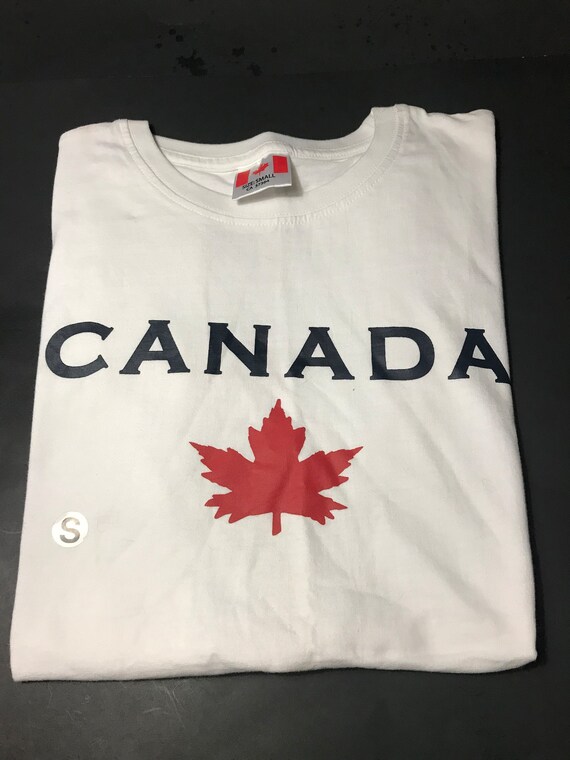 Vintage Canada T-shirt size Small 100% Cotton - image 1