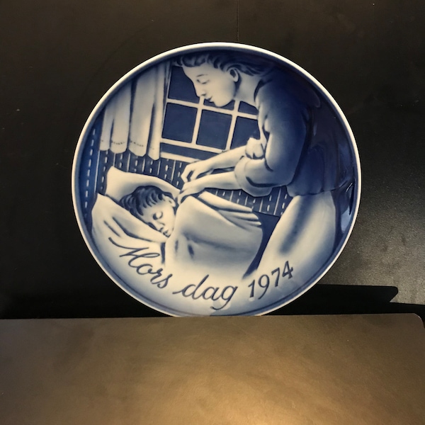 1970s, Denmark Mother’s Day Plate, 1974 Scandinavian Artist Georg Jensen