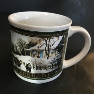 1990 年代、Currier & Ives 1991 マグカップ、ニューヨーク美術館、Harry T. Peters コレクション提供、Enesco コーヒーマグ