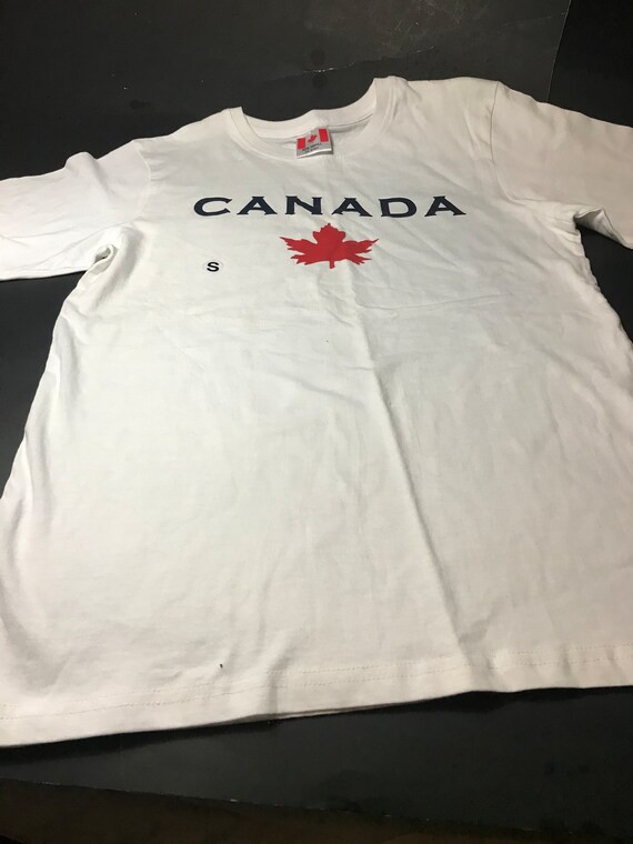 Vintage Canada T-shirt size Small 100% Cotton - image 4