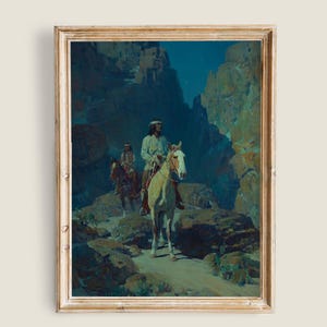 Puede incluir: Una pintura de dos personas nativas americanas montando a caballo a través de un cañón por la noche. El cielo es azul oscuro con algunas estrellas visibles. Las paredes del cañón son de color marrón oscuro y los caballos son blancos y marrones.