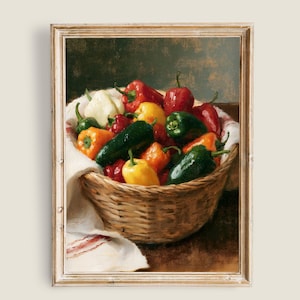 Puede incluir: Un óleo enmarcado que representa una cesta de mimbre tejida llena de una variedad de pimientos coloridos en tonos rojo, verde, naranja, amarillo y blanco, sobre un paño blanco con un fondo oscuro y texturizado detrás de la cesta.