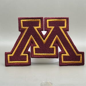 ミネソタブロック「M」刺繍パッチ - ラージ 5インチ x 3インチ